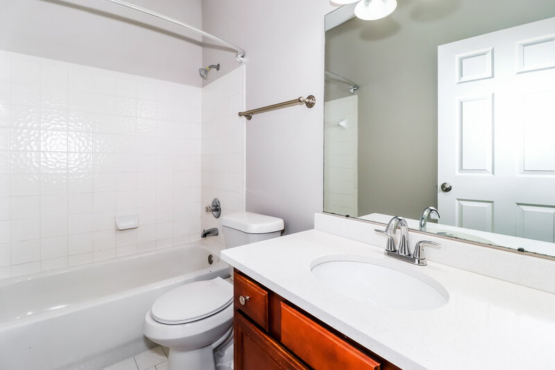 1,985/Mo, 9275 Speerberry Cir Cordova, TN 38016 Main Bathroom View 2