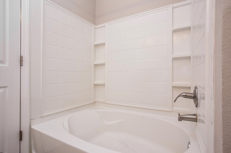 1,945/Mo, 9864 White Poplar Dr Olive Branch, MS 38654 Bathroom View 2