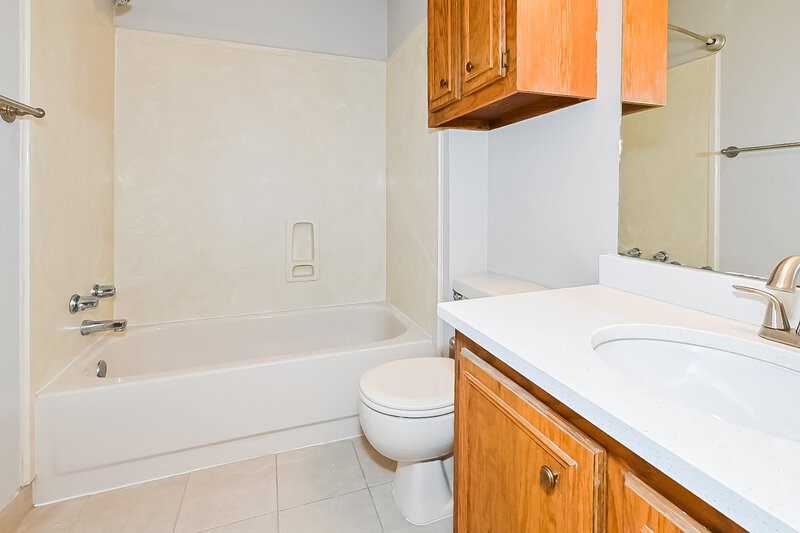 1,560/Mo, 7120 Grove Park Cv Olive Branch, MS 38654 Bathroom View