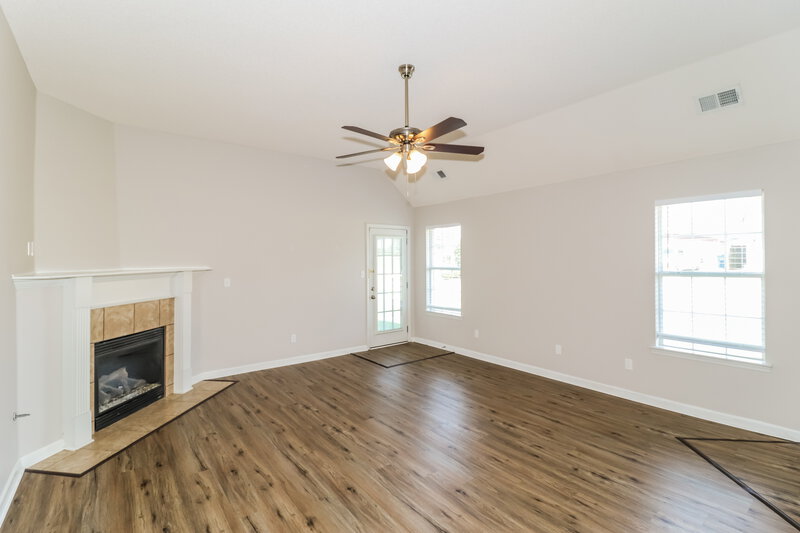 1,615/Mo, 7896 Allen Ridge Ln Olive Branch, MS 38654 Living Room View 2