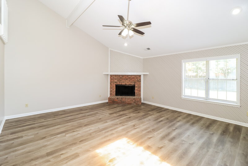 2,120/Mo, 3164 Birchton Glade Cv Lakeland, TN 38002 Living Room View