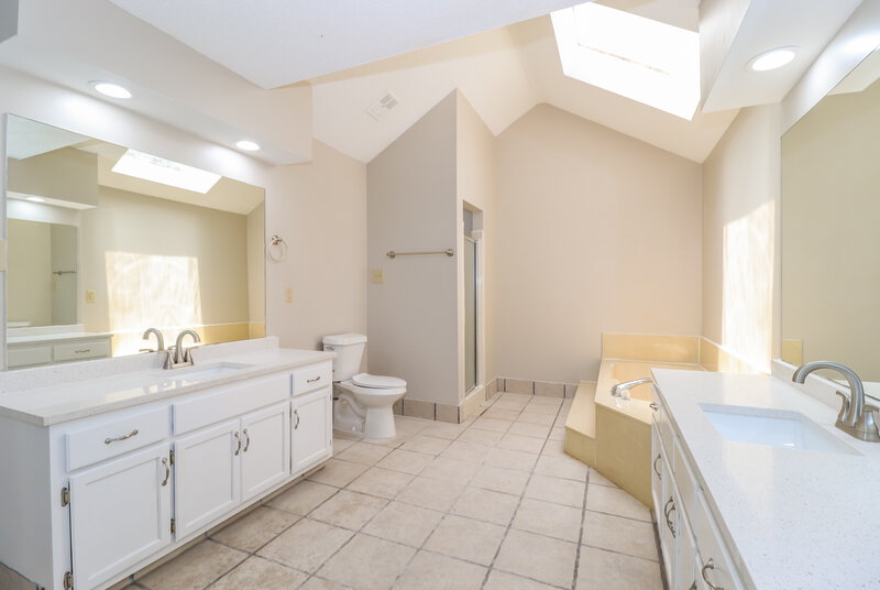 2,120/Mo, 3164 Birchton Glade Cv Lakeland, TN 38002 Main Bathroom View