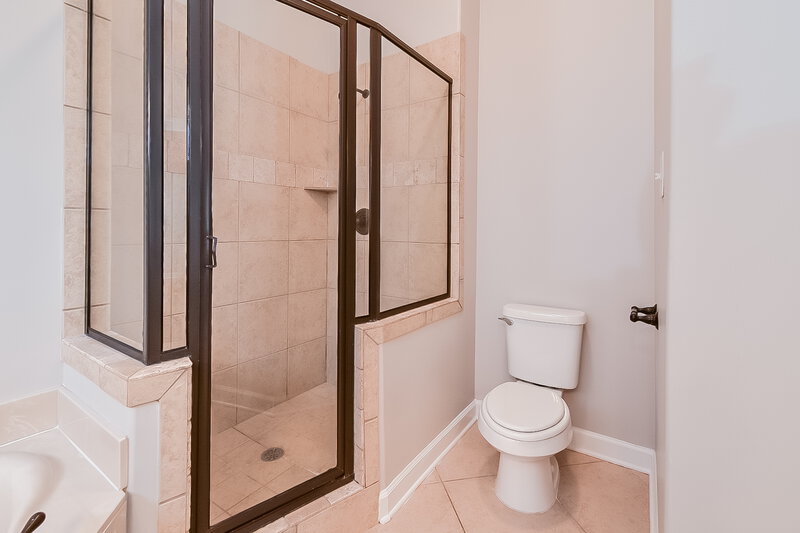 2,300/Mo, 7393 Brentridge Dr Cordova, TN 38018 Main Bathroom View 2