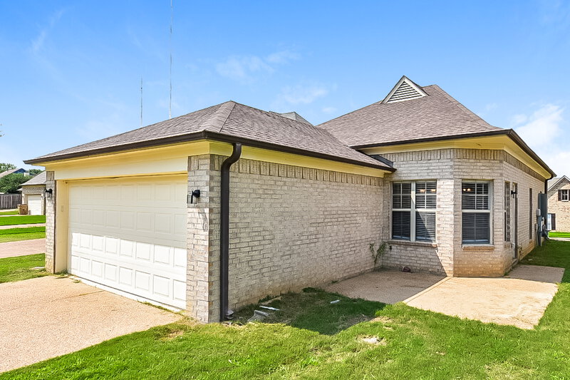 2,300/Mo, 7393 Brentridge Dr Cordova, TN 38018 Rear View