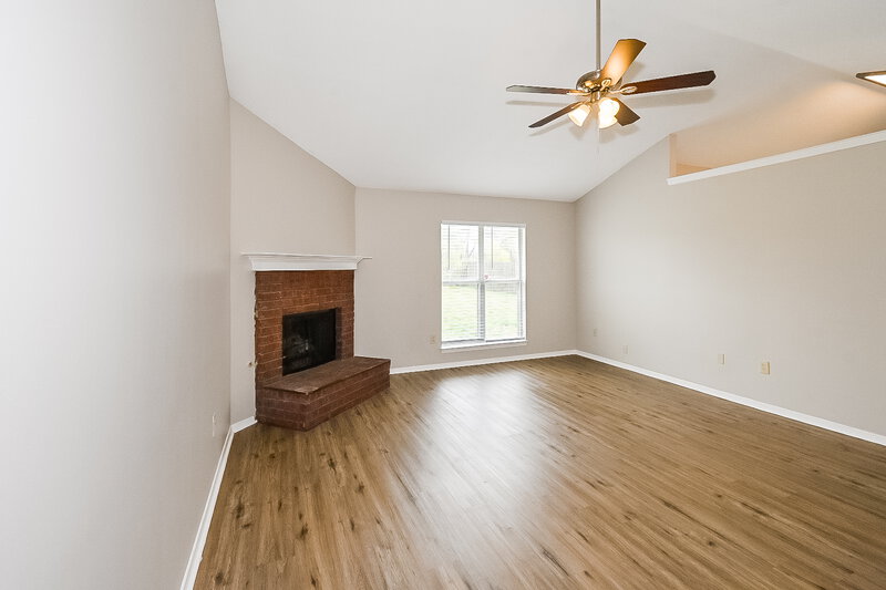 1,550/Mo, 6232 Cambridge Dr Olive Branch, MS 38654 Living Room View 2