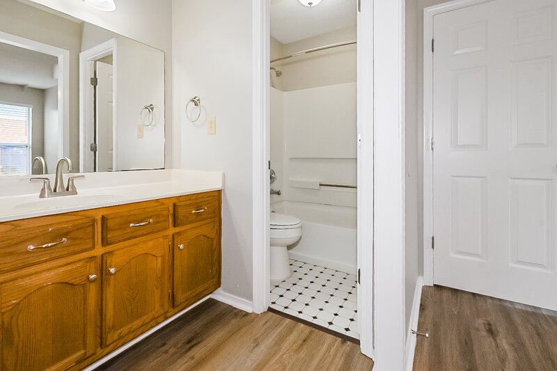 1,550/Mo, 6232 Cambridge Dr Olive Branch, MS 38654 Main Bathroom View