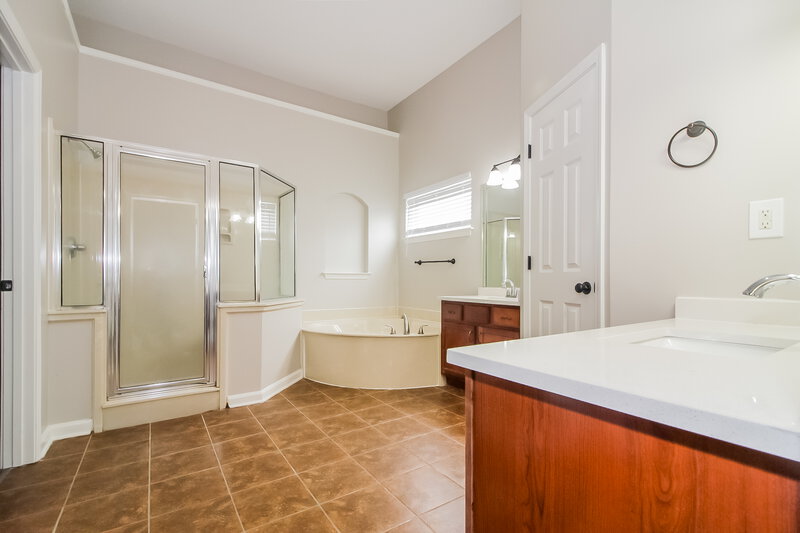 2,160/Mo, 4860 Stirrup Dr Memphis, TN 38125 Main Bathroom View