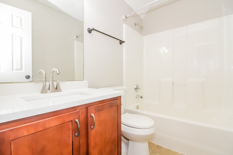 2,160/Mo, 4860 Stirrup Dr Memphis, TN 38125 Bathroom View