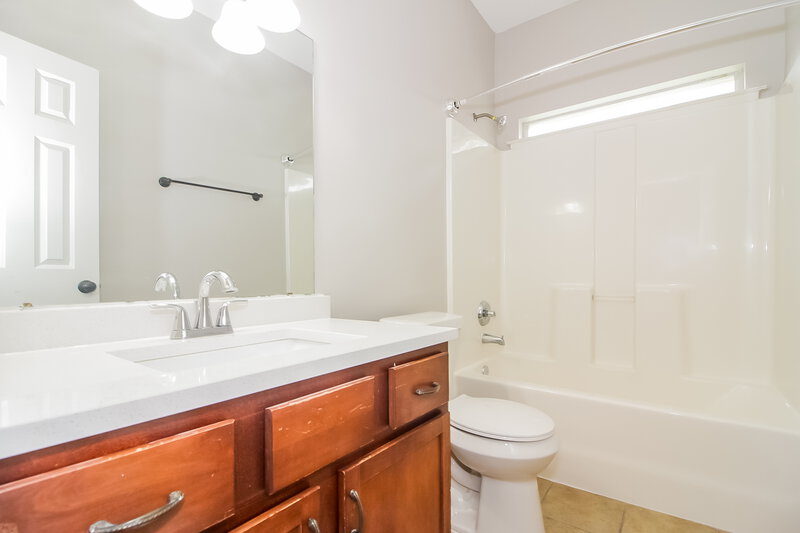 2,160/Mo, 4860 Stirrup Dr Memphis, TN 38125 Bathroom View 2
