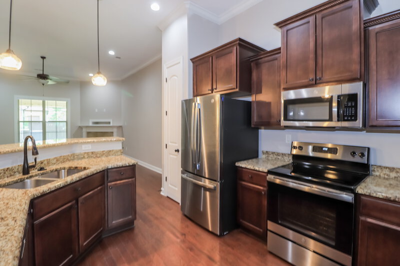 2,000/Mo, 2007 S Bend Dr Cordova, TN 38016 Kitchen View