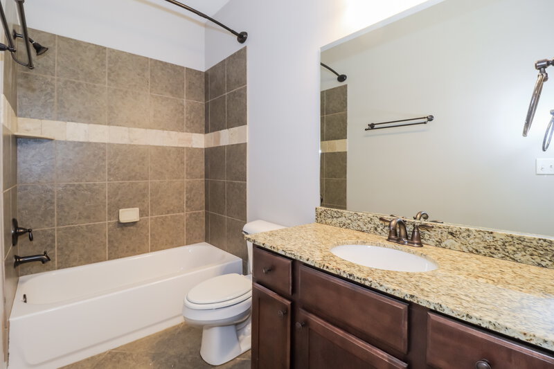 2,000/Mo, 2007 S Bend Dr Cordova, TN 38016 Bathroom View