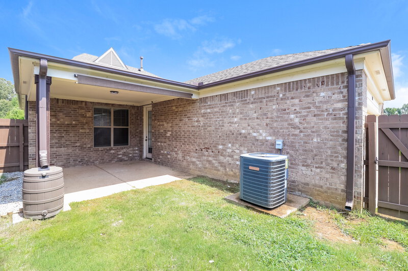 2,000/Mo, 2007 S Bend Dr Cordova, TN 38016 Rear View