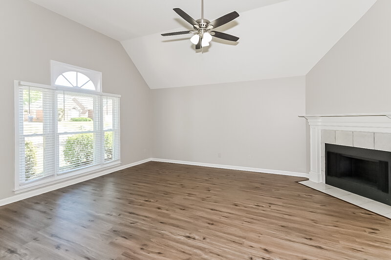 2,130/Mo, 1555 Appling Wood Cv N Cordova, TN 38016 Living Room View