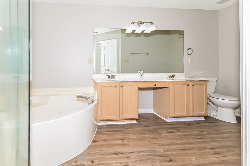 2,130/Mo, 1555 Appling Wood Cv N Cordova, TN 38016 Main Bathroom View