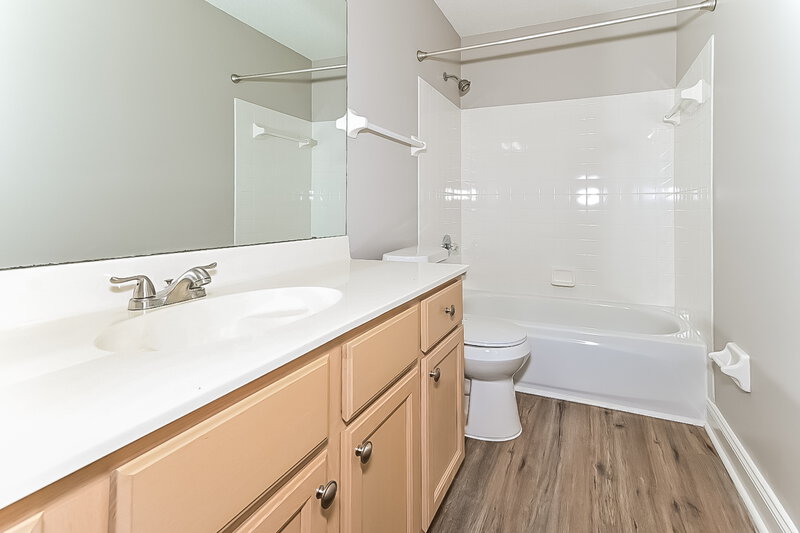2,130/Mo, 1555 Appling Wood Cv N Cordova, TN 38016 Bathroom View