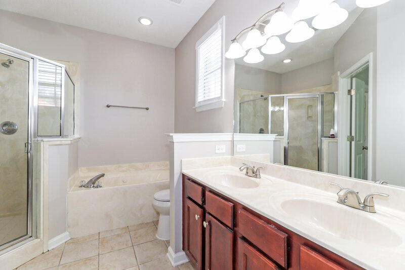 1,835/Mo, 4930 Indian Walk Ln Arlington, TN 38002 Main Bathroom View