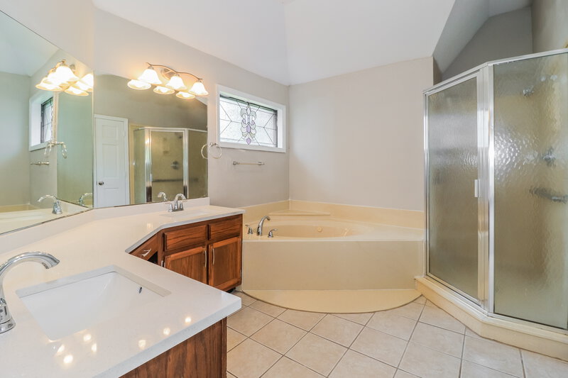 2,300/Mo, 3180 Wishing Star Cv Bartlett, TN 38134 Main Bathroom View