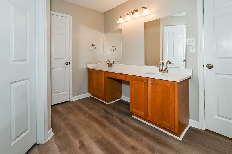 2,260/Mo, 7753 Meadow Ridge Ln Olive Branch, MS 38654 Main Bathroom View 2