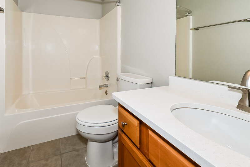 2,260/Mo, 7753 Meadow Ridge Ln Olive Branch, MS 38654 Bathroom View