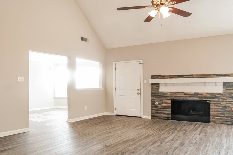 2,100/Mo, 7557 Juniper Ridge Dr Memphis, TN 38125 Living Room View 2