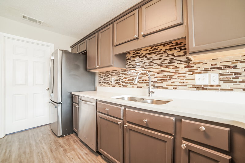 2,100/Mo, 7557 Juniper Ridge Dr Memphis, TN 38125 Kitchen View