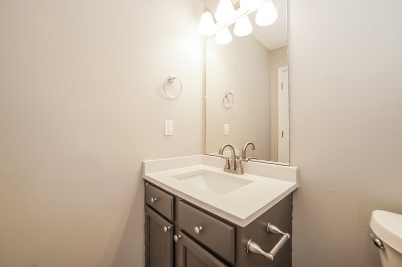 2,100/Mo, 7557 Juniper Ridge Dr Memphis, TN 38125 Bathroom View