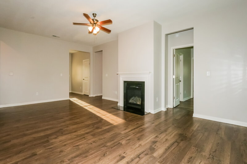 2,030/Mo, 445 Beau Tisdale Dr Oakland, TN 38060 Living Room View