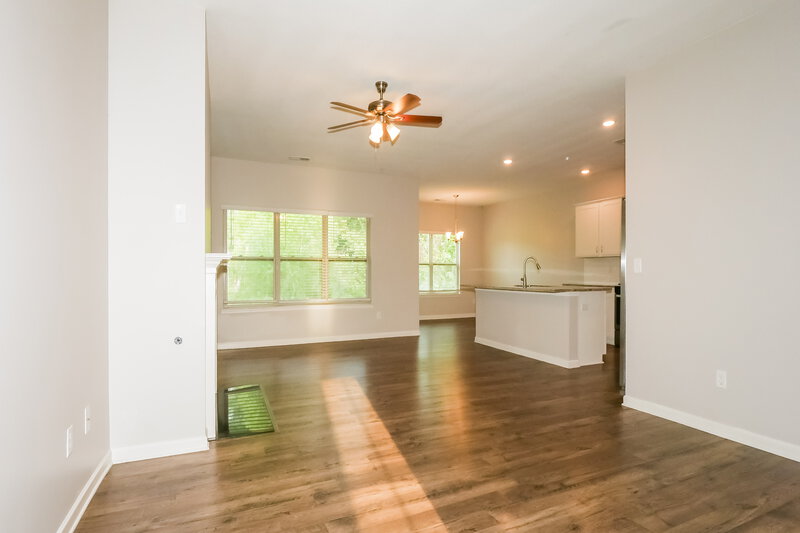 2,030/Mo, 445 Beau Tisdale Dr Oakland, TN 38060 Living Room View 2