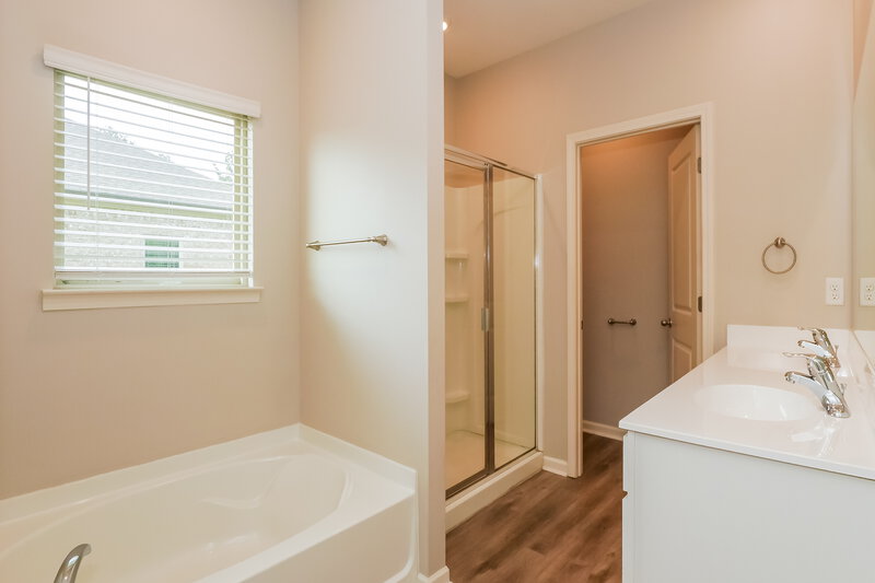 2,030/Mo, 445 Beau Tisdale Dr Oakland, TN 38060 Main Bathroom View