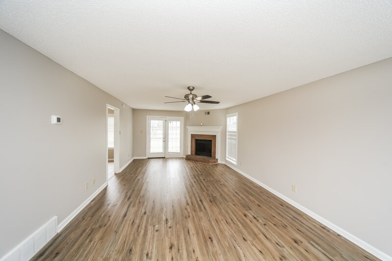 2,300/Mo, 4320 Whispering Bend Cv N Memphis, TN 38125 Living Room View 2