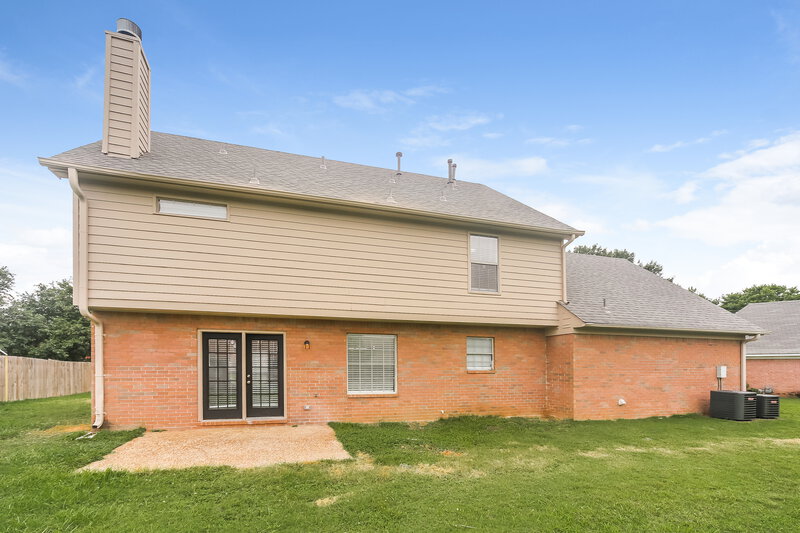 2,300/Mo, 4320 Whispering Bend Cv N Memphis, TN 38125 Rear View