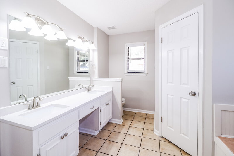 1,835/Mo, 5514 Wakefield Cv Bartlett, TN 38134 Main Bathroom View