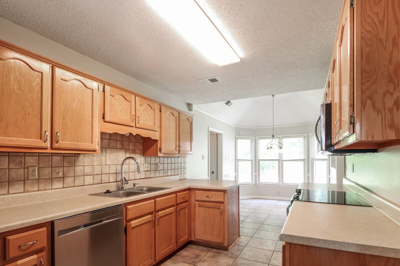2,275/Mo, 9354 Sarsen Dr Cordova, TN 38016 Kitchen View 2