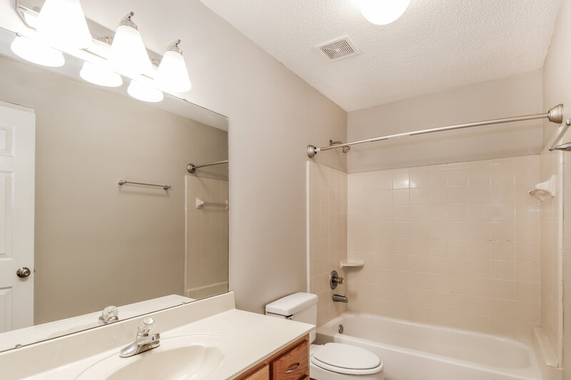 2,275/Mo, 9354 Sarsen Dr Cordova, TN 38016 Bathroom View