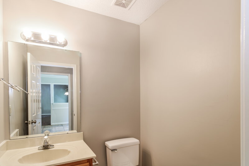 2,275/Mo, 9354 Sarsen Dr Cordova, TN 38016 Bathroom View 2