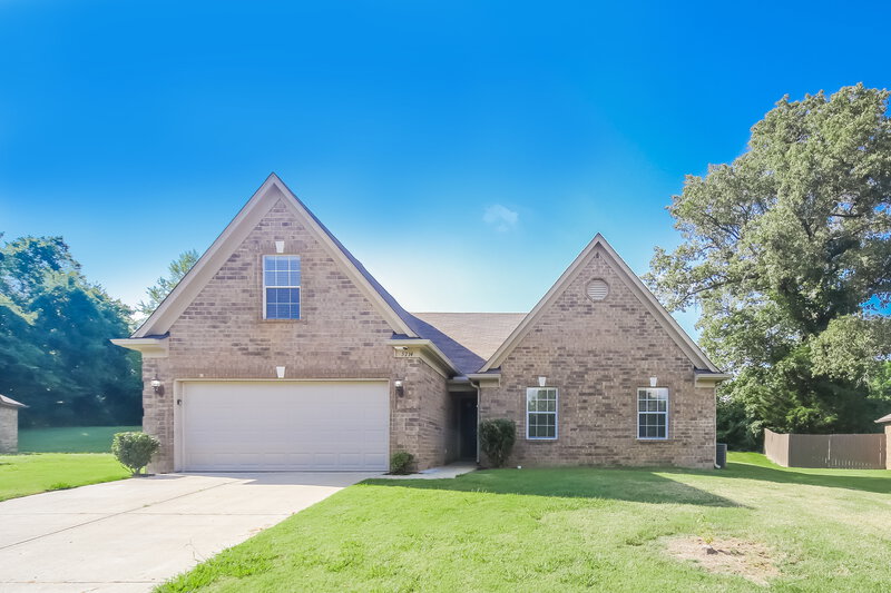 2,075/Mo, 5714 Kingsman Dr Horn Lake, MS 38637 Front View