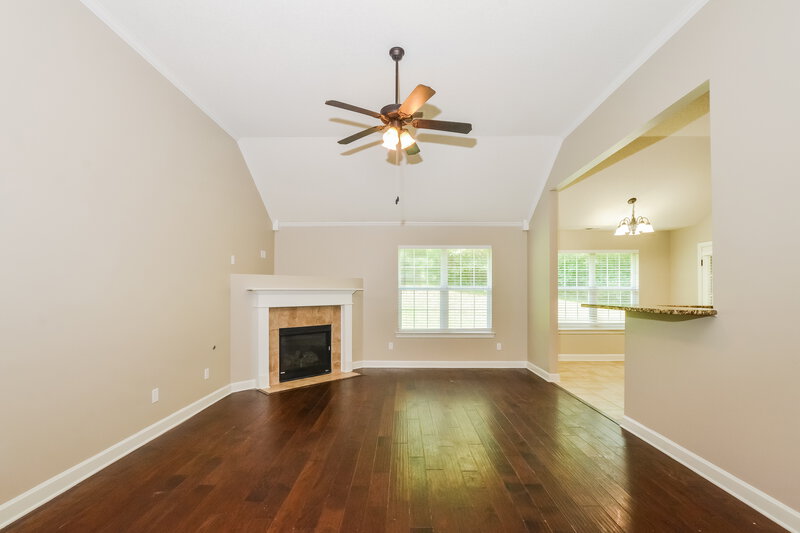 1,970/Mo, 5714 Kingsman Dr Horn Lake, MS 38637 Living Room View