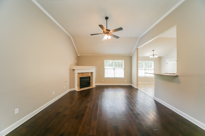 2,075/Mo, 5714 Kingsman Dr Horn Lake, MS 38637 Living Room View