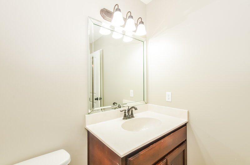 1,970/Mo, 5714 Kingsman Dr Horn Lake, MS 38637 Bathroom View 2