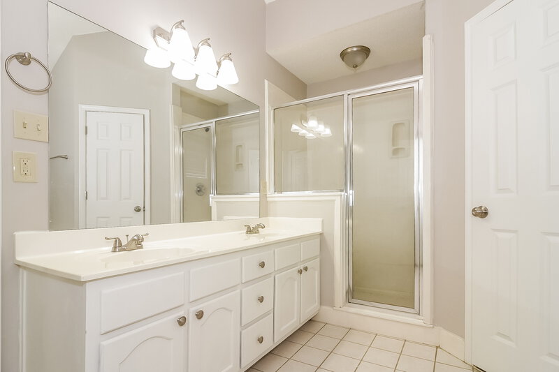 1,565/Mo, 1045 Cross Wood Ln # A1 Cordova, TN 38018 Main Bathroom View