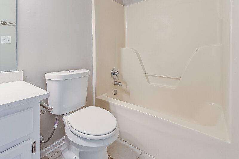 1,840/Mo, 4244 Shadow Oaks Dr Horn Lake, MS 38637 Bathroom View