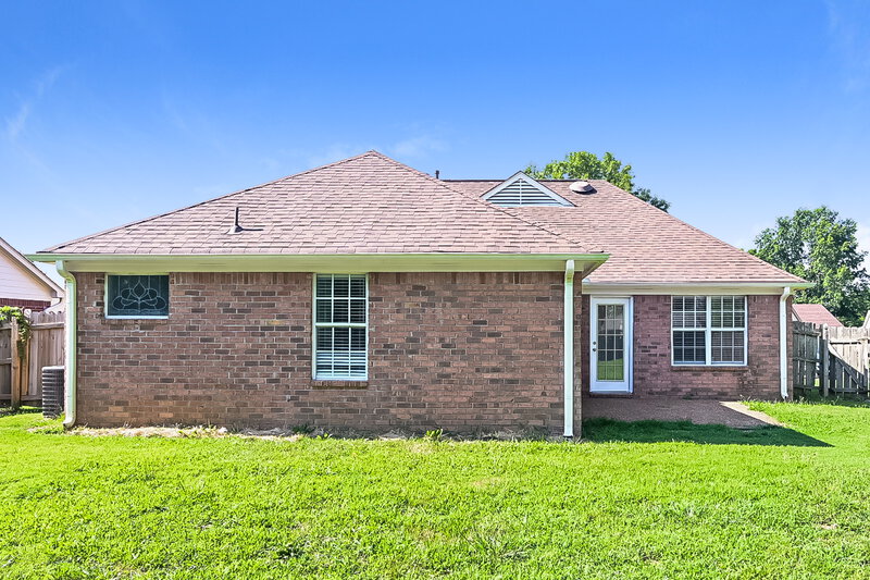 1,840/Mo, 4244 Shadow Oaks Dr Horn Lake, MS 38637 Rear View