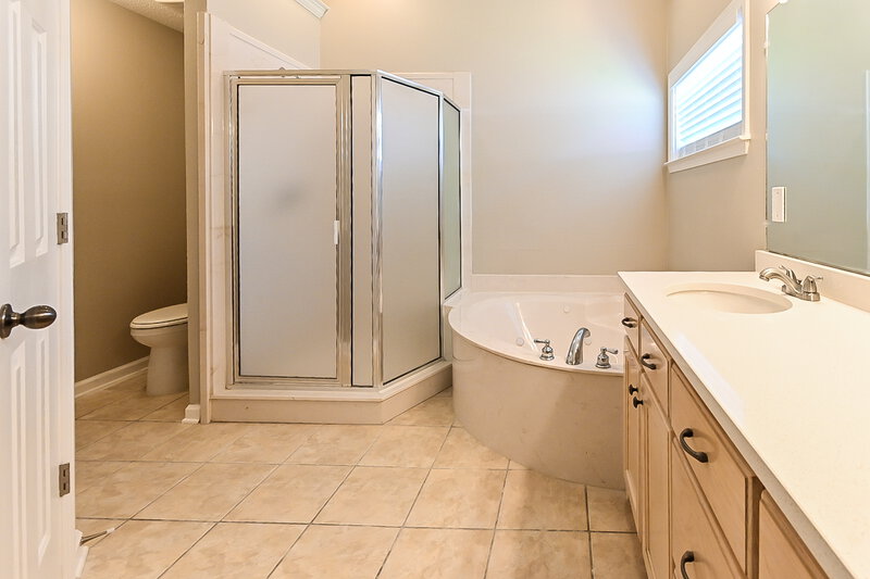 2,130/Mo, 8856 Oak Grove Blvd Olive Branch, MS 38654 Main Bathroom View