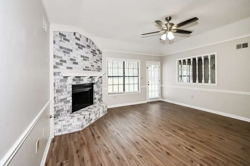 2,290/Mo, 4860 Water Fowl Ln Memphis, TN 38141 Living Room View