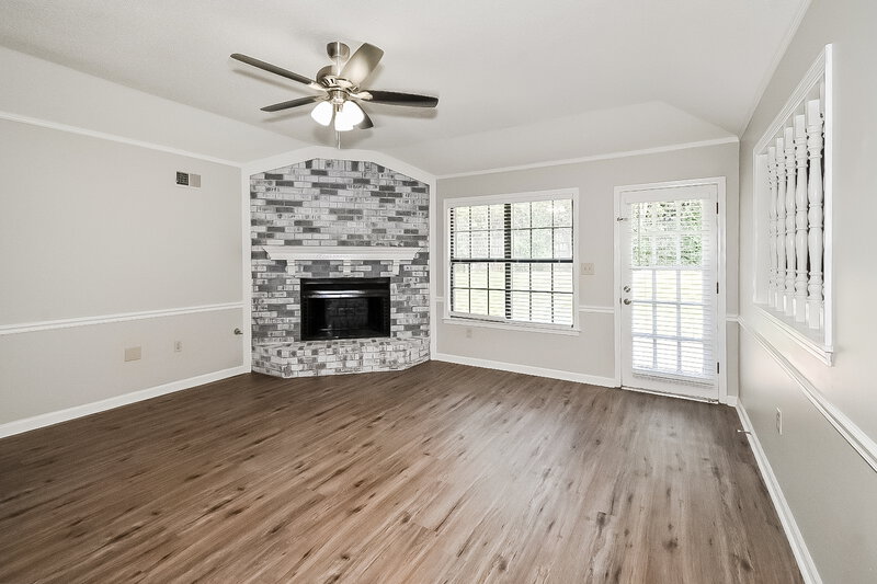 2,290/Mo, 4860 Water Fowl Ln Memphis, TN 38141 Living Room View 2