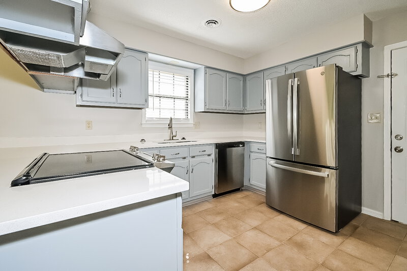 2,290/Mo, 4860 Water Fowl Ln Memphis, TN 38141 Kitchen View