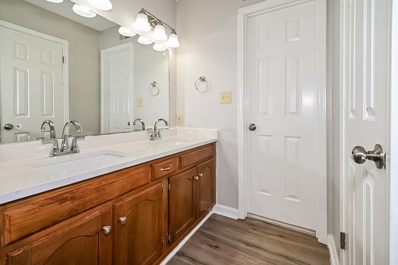 2,290/Mo, 4860 Water Fowl Ln Memphis, TN 38141 Main Bathroom View