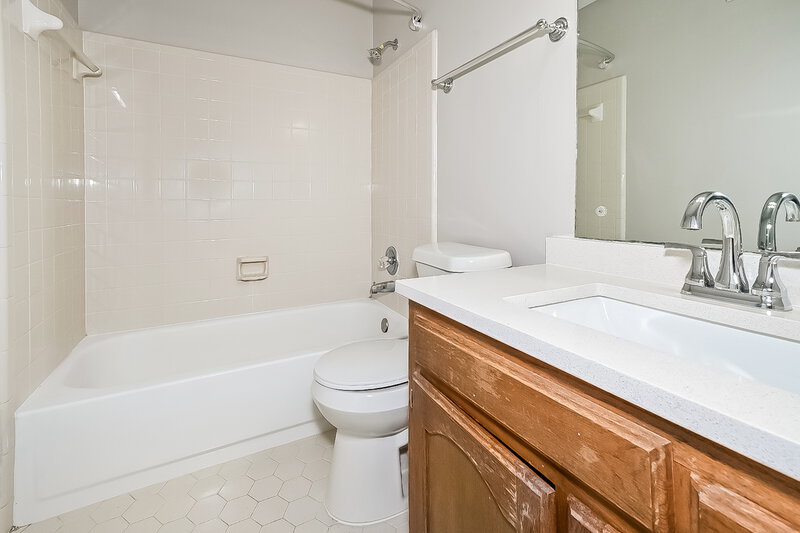 2,290/Mo, 4860 Water Fowl Ln Memphis, TN 38141 Bathroom View