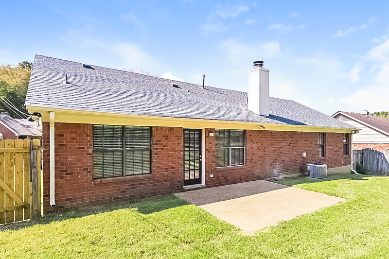 2,290/Mo, 4860 Water Fowl Ln Memphis, TN 38141 Rear View