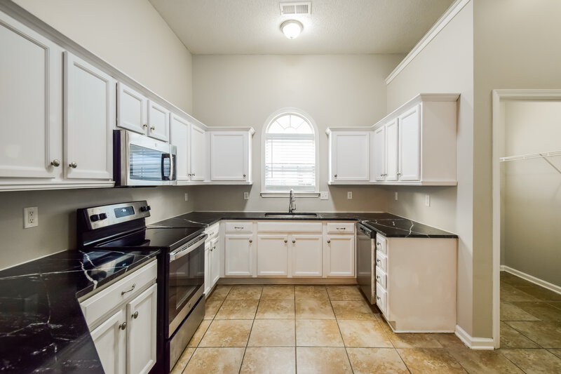 1,910/Mo, 7443 Glennmere Way Cordova, TN 38018 Kitchen View
